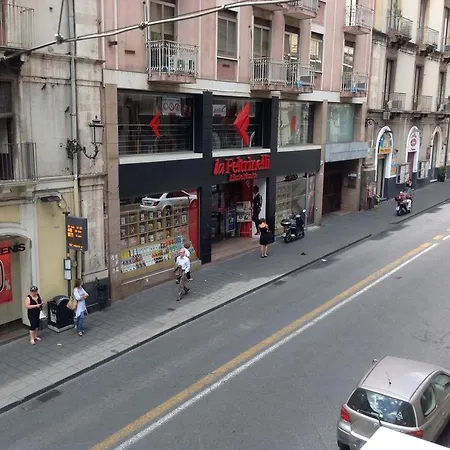 Papali Oda ve Kahvaltı Katanya