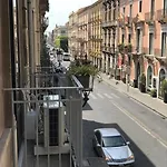 Papali Oda ve Kahvaltı Katanya